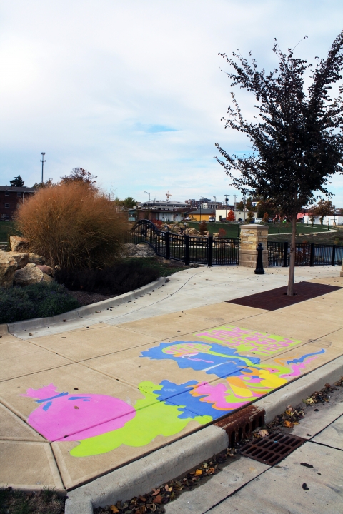 This picture shows the mural is located near the intersection of 2nd St and Springfield Ave by the Boneyard Creek Second Street Basin